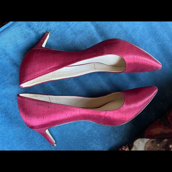 Red Nine West red pumps heels silk/satin 8 - Picture 2 of 6